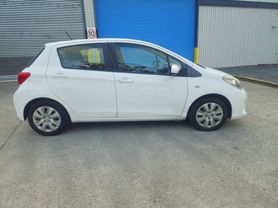 2015 Toyota yaris 5 door automatic hatch 6.jpg